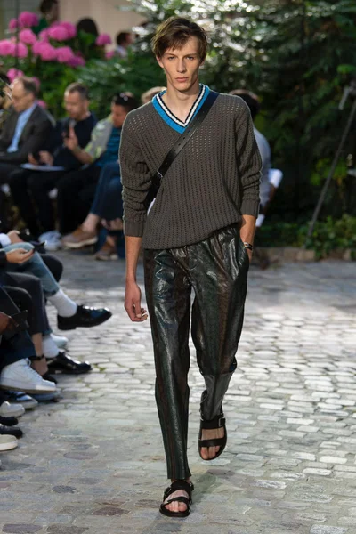 Look 35